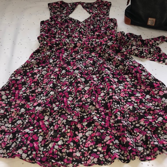 WHITE HOUSE/BLACK MARKET BLACK FLORAL SHEER DRESS - Picture 5 of 8